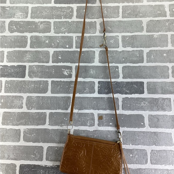 Hobo brown tooled leather Darcy crossbody - Picture 5 of 6